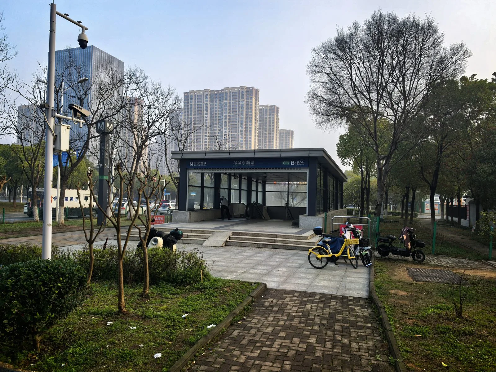沌口 103孵化器 地铁口实景，周边配套齐全